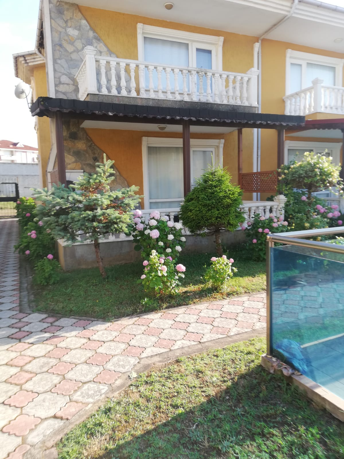 32 Evler Denize Sıfır Havuzlu Sitede 3+1 110m² Satılık Villa Karasu