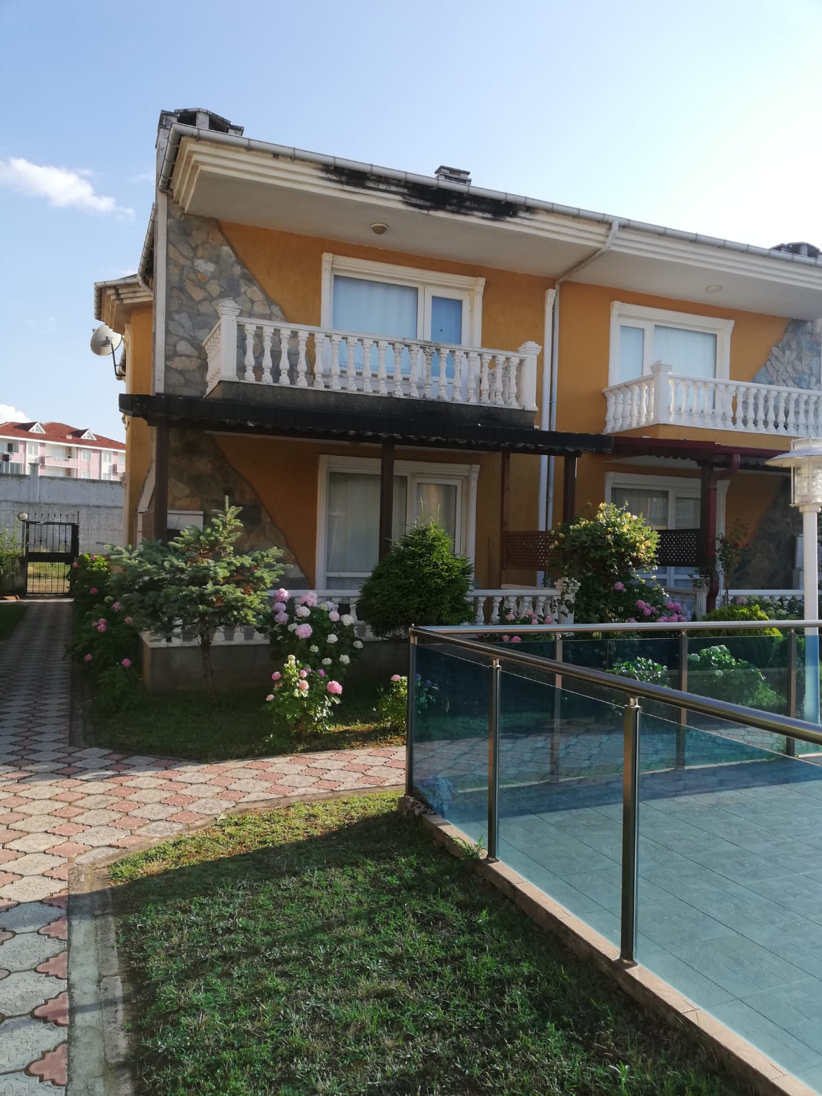 32 Evler Denize Sıfır Havuzlu Sitede 3+1 110m² Satılık Villa Karasu